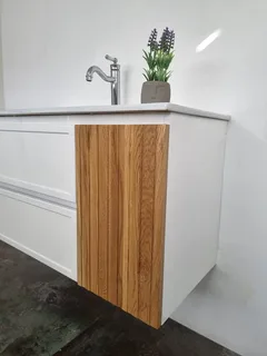 ארון אמבטיה תלוי רוחב 100 ס"מ בעומק 46 ס"מ צבע לבן מבריק עם כיור משטח חרס שקוע דגם קפלוניה 100