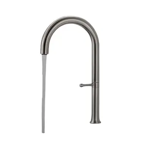 ברז מטבח מגיע עם פיה מסתובבת ונשלפת צבע אפור גרפיט דגם KM0950GM