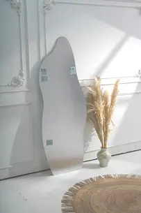 מראת גוף מרחפת בצורה אמורפית לתליה ללא מסגרת רוחב 70 ס"מ גובה 180 ס"מ דגם LM-52