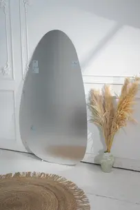 מראת גוף מרחפת בצורה אמורפית לתליה ללא מסגרת רוחב 100 ס"מ גובה 180 ס"מ דגם LM-72