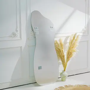 מראת גוף מרחפת בצורה אמורפית לתליה ללא מסגרת רוחב 70 ס"מ גובה 180 ס"מ דגם LM-55