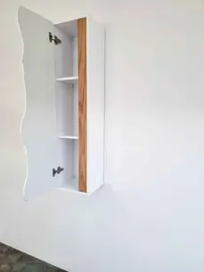 ארון אמבטיה תלוי רוחב 100 ס"מ בעומק 46 ס"מ צבע לבן מבריק עם משטח עץ מלא להנחת כיור מונח וכולל ארון שירות גובה 120 ס"מ דגם גאנא 100