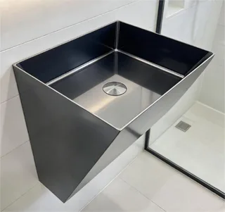 כיור רחצה מלבני תלוי עשוי מנירוסטה רוחב 40 ס"מ ועומק 31 ס"מ צבע גרפיט מט PVD בלי חור לברז דגם H-5463