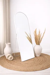 מראת גוף אובלית עומדת עם סטנד עשוי ממסגרת אלומיניום אל חלד צבע לבן מט וניתן גם לתלות אותה רוחב 70 ס"מ גובה 180 ס"מ דגם LMB-15W