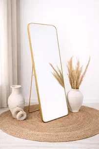 מראת גוף מלבנית עומדת עם סטנד עשוי ממסגרת אל חלד צבע זהב מט וניתן גם לתלות אותה רוחב 70 ס"מ גובה 180 ס"מ דגם LMB-14G